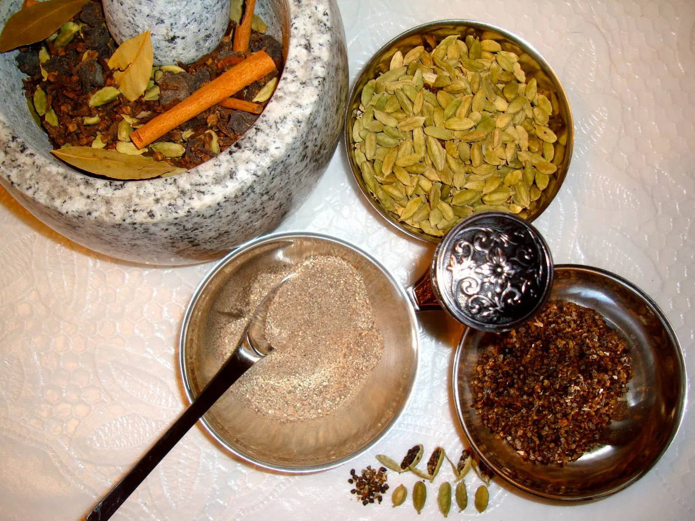 Cardamom, Green Pods - Sukumel, Sano Sukumel, Sukmel - (सुकमेल, सानो सुकुमेल, सुकुमेल)