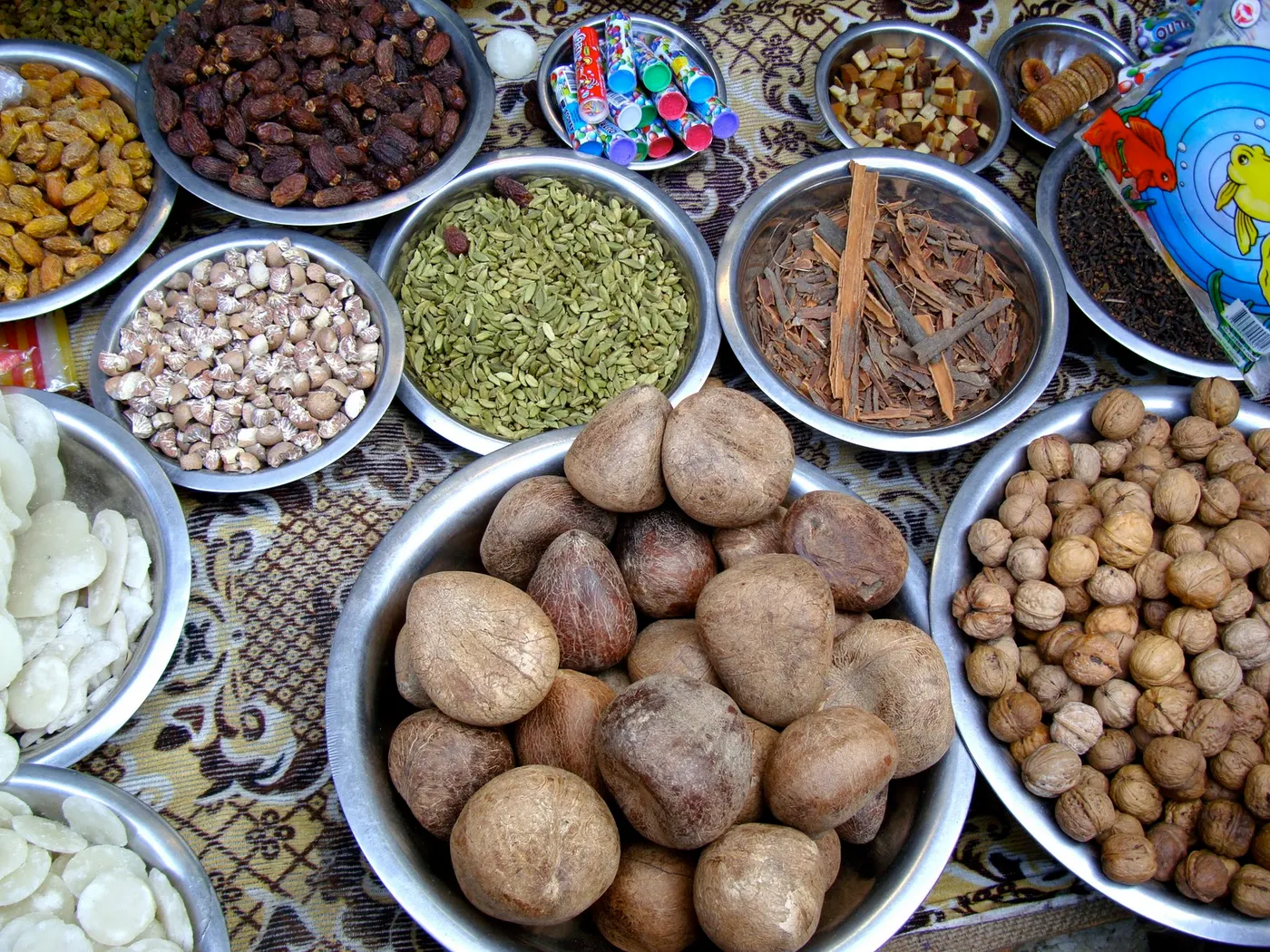 Cardamom seeds are also chewed after dinner or any time of the day to freshen the breath.