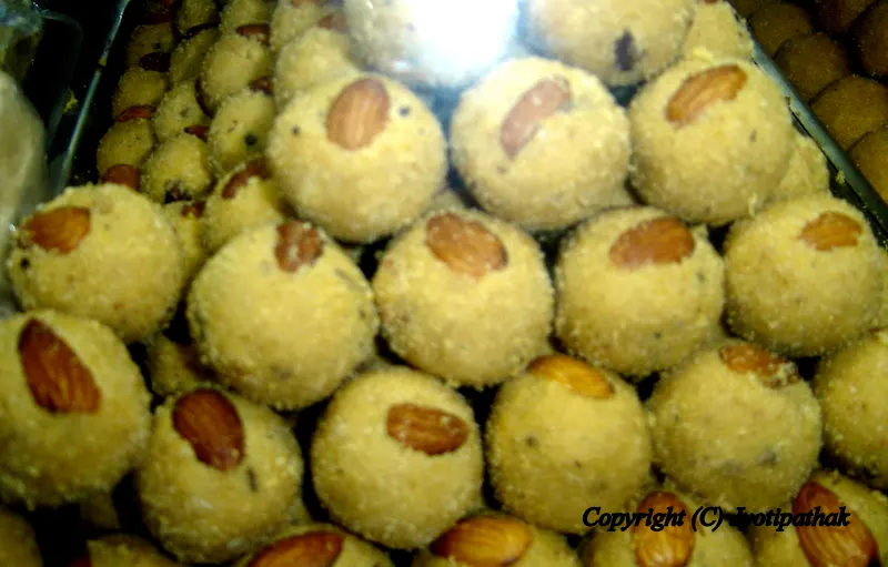 Sooji ko Laddu - सूजी को लड्डु - (Semolina Balls)This sweet mouth-watering laddu is made out of semolina, sugar, pure clarified butter, green cardamom powder, chopped cashew nuts and grated coconuts.
