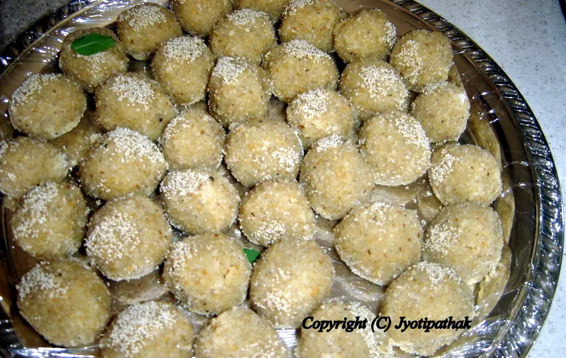 Nariwal ko Laddu - नरिवल को लड्डु - (Coconut Laddu) Just a few ingredients and very easy to prepare. The basic coconut laddu includes grated coconut, butter, sugar, and flavored with cardamom, and some people add food coloring.