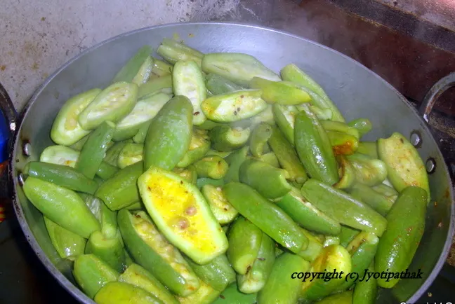 Parvar - परवर - (Pointed Gourd)