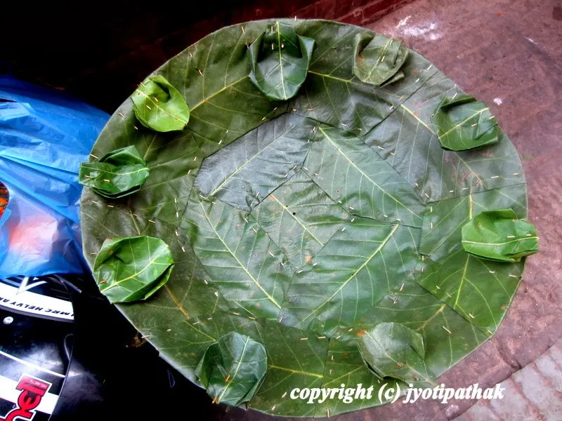 A multipurpose leaf plate with attached compartments (tapari, duna, bota) made especially for the festival.