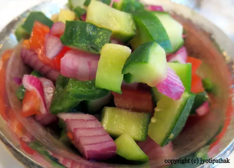Cucumber, red onion, tomato salad (mismas salad)