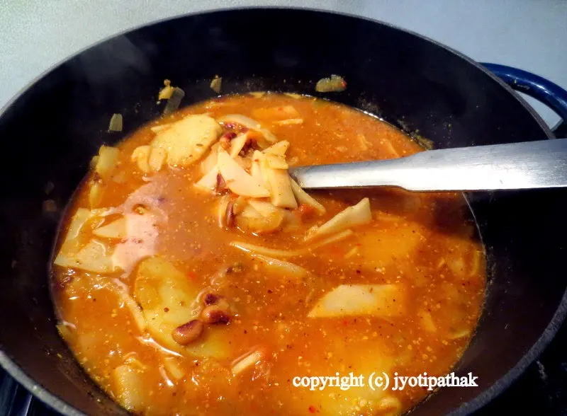 ...cooking taamaa-alu-bodi